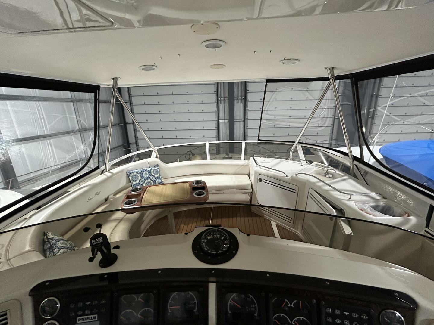 1999 Sea Ray 560 Sedan Bridge - Image 15