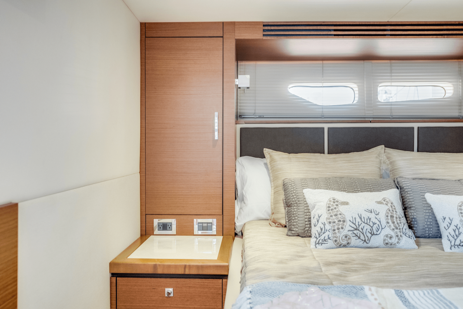 2013 Sea Ray 510 SUNDANCER - Image 35