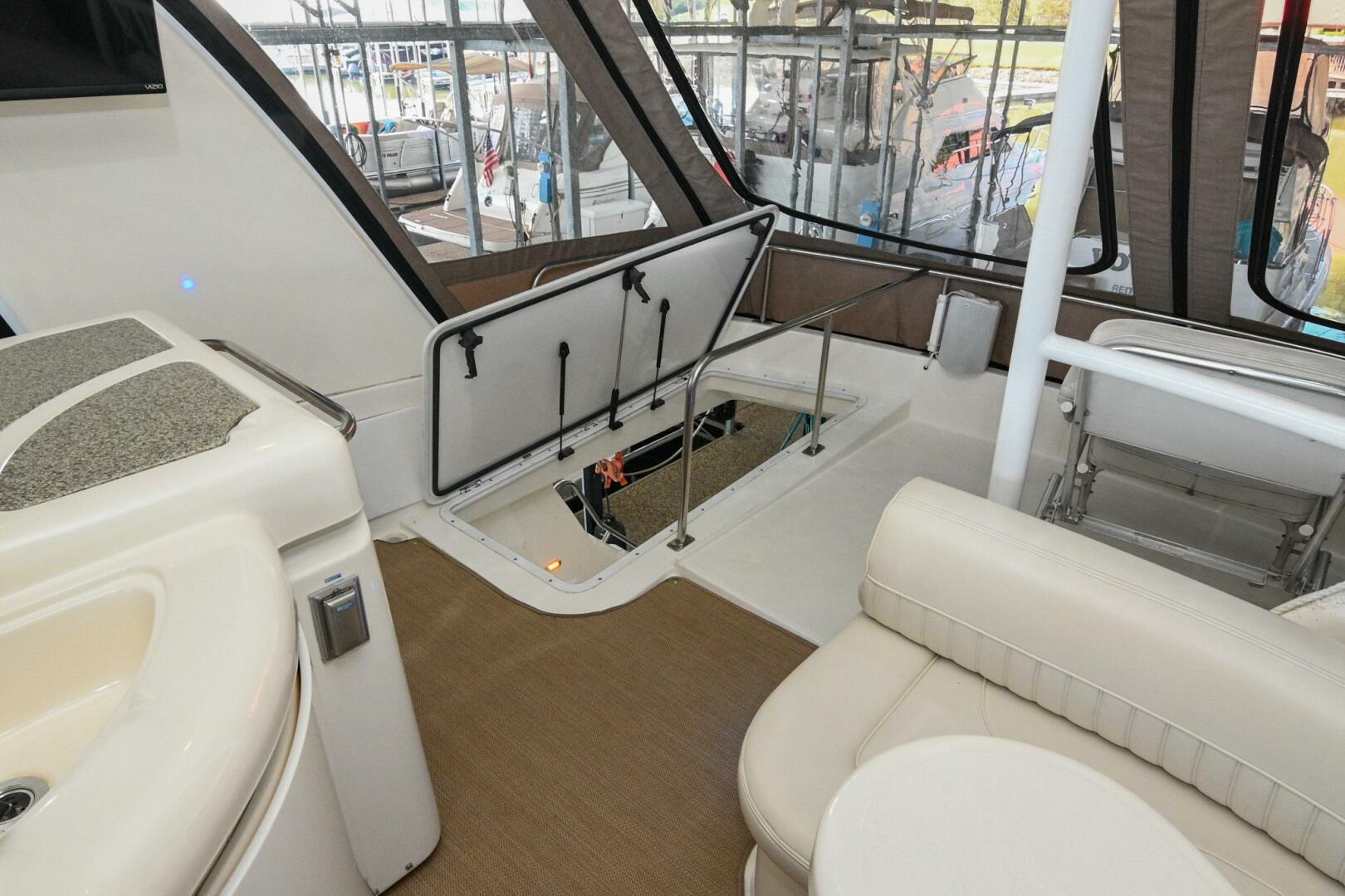 2002 Cruisers Yachts 5000 Sedan Sport - Image 113