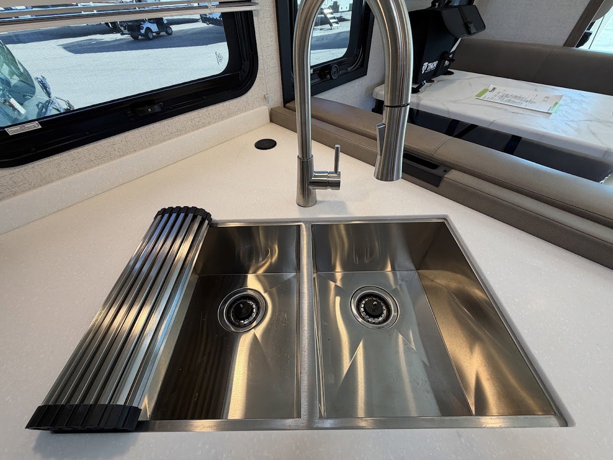 2026 THOR MOTOR COACH PALAZZO 33.5 - Image 18