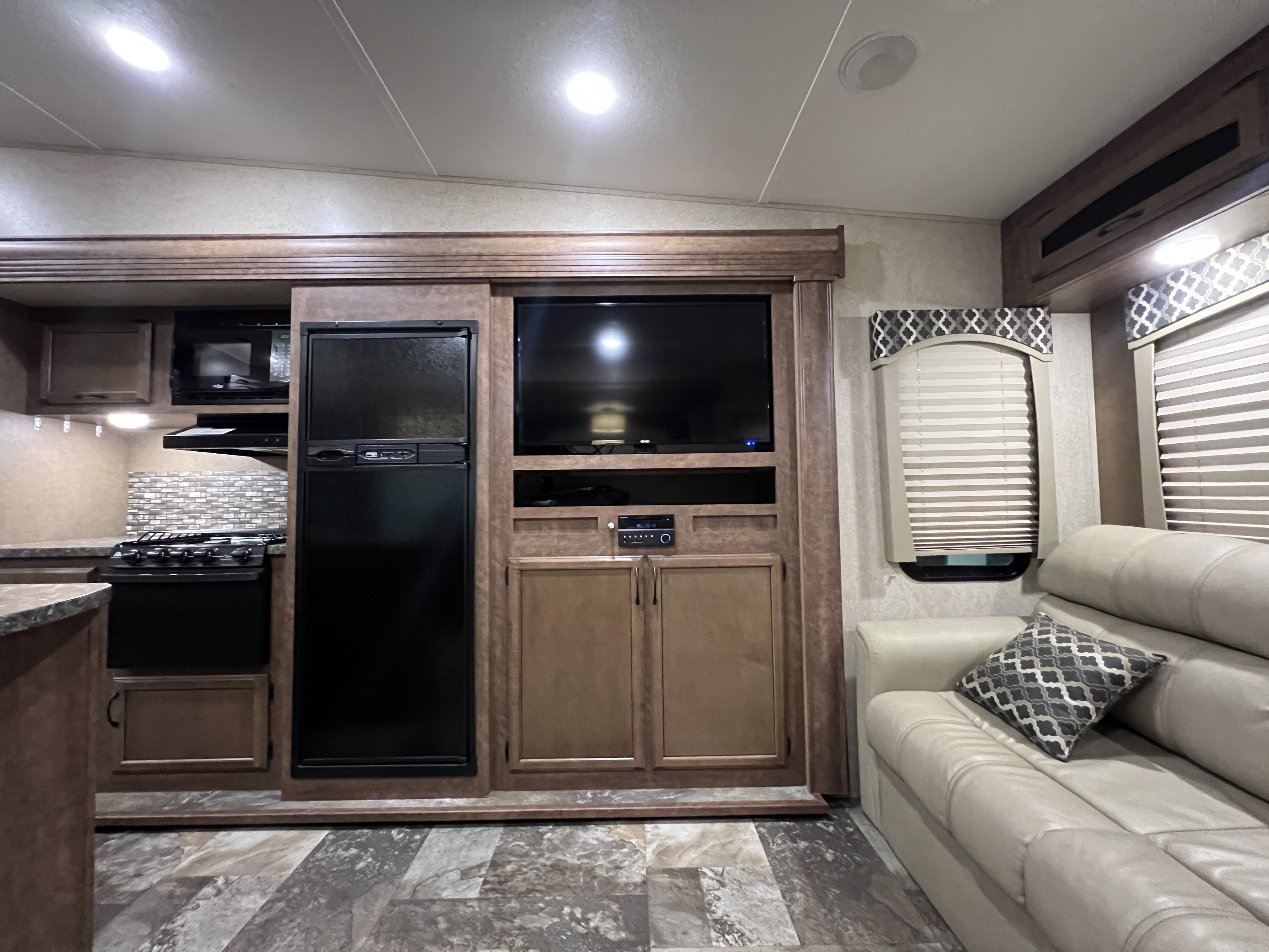 2017 Starcraft Solstice Super Lite 28TSI - Image 13