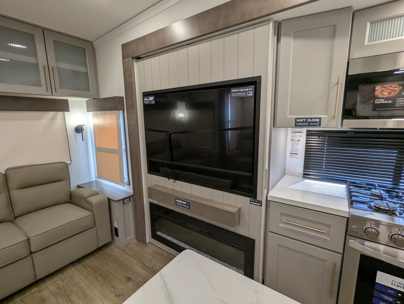 2026 Alliance RV Paradigm 340RL - Image 27
