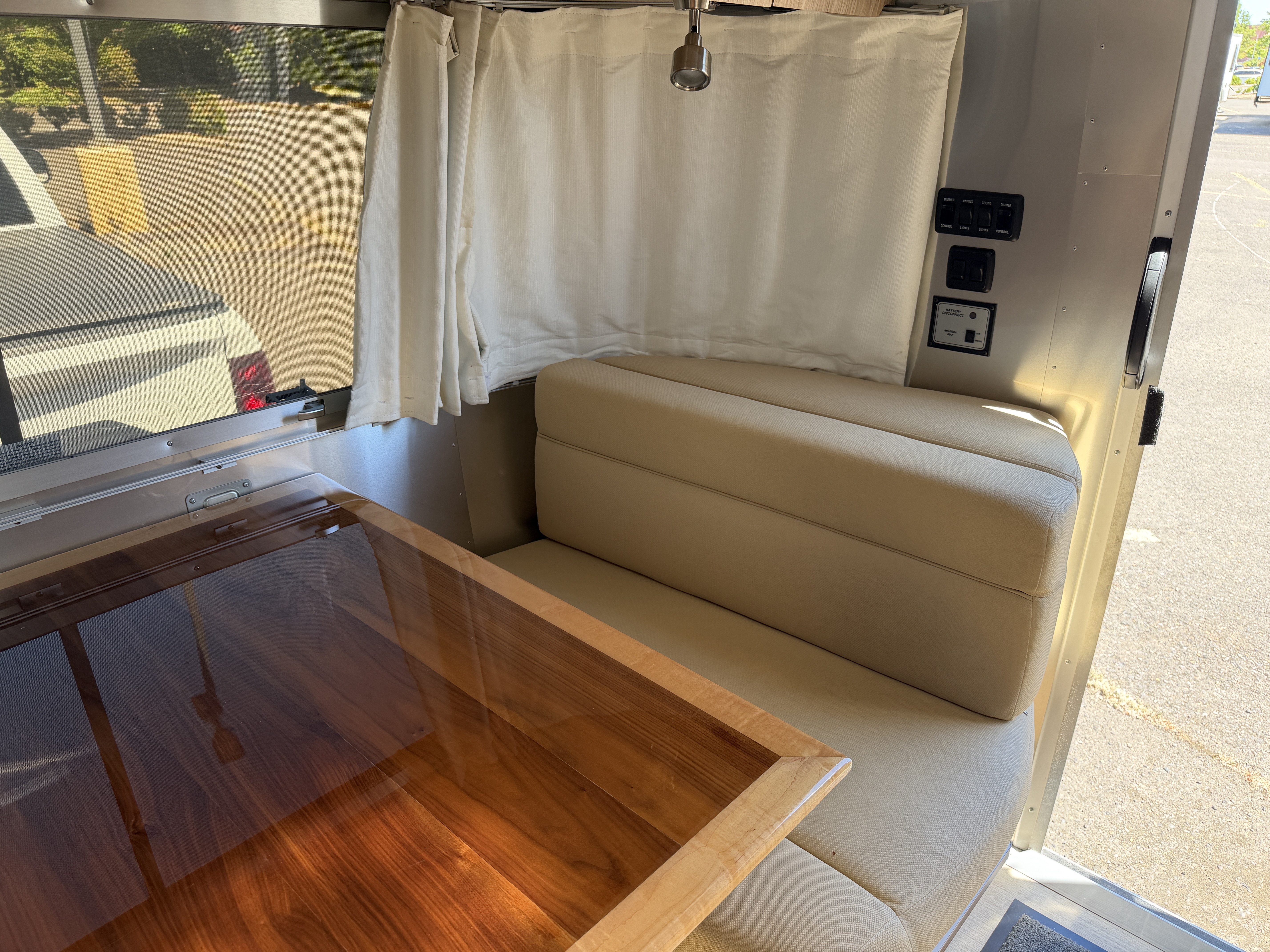 2018 Airstream Flying Cloud 25RB - Image 6