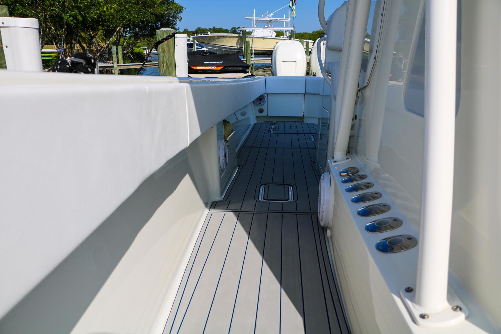 2016 SeaVee 390Z - Image 17