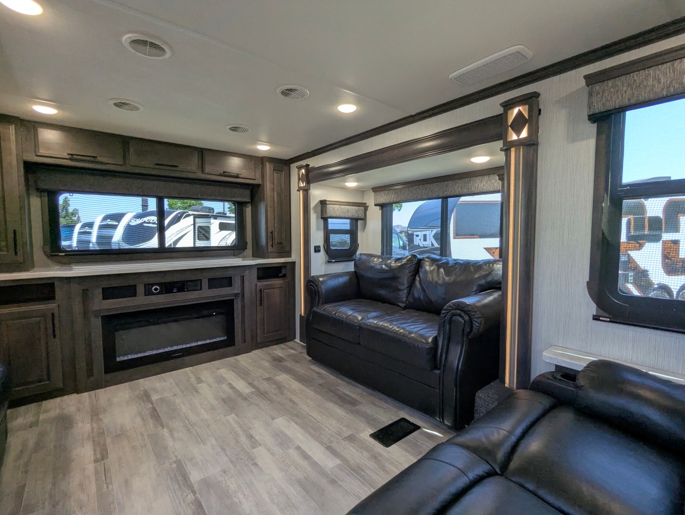 2020 Heartland Bighorn BH 3985 RRD - Image 25