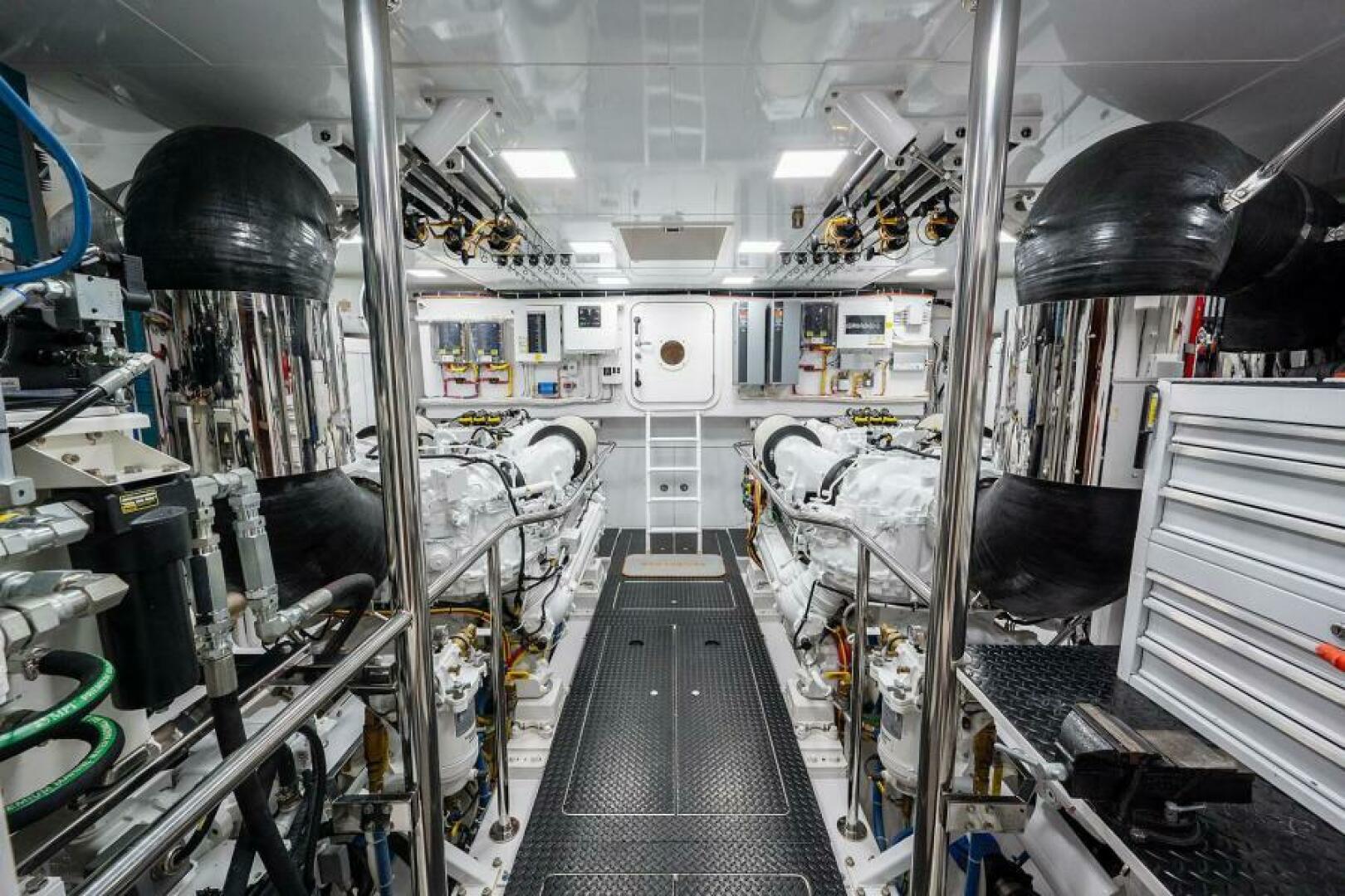 2018 Viking Enclosed Flybridge - Image 83