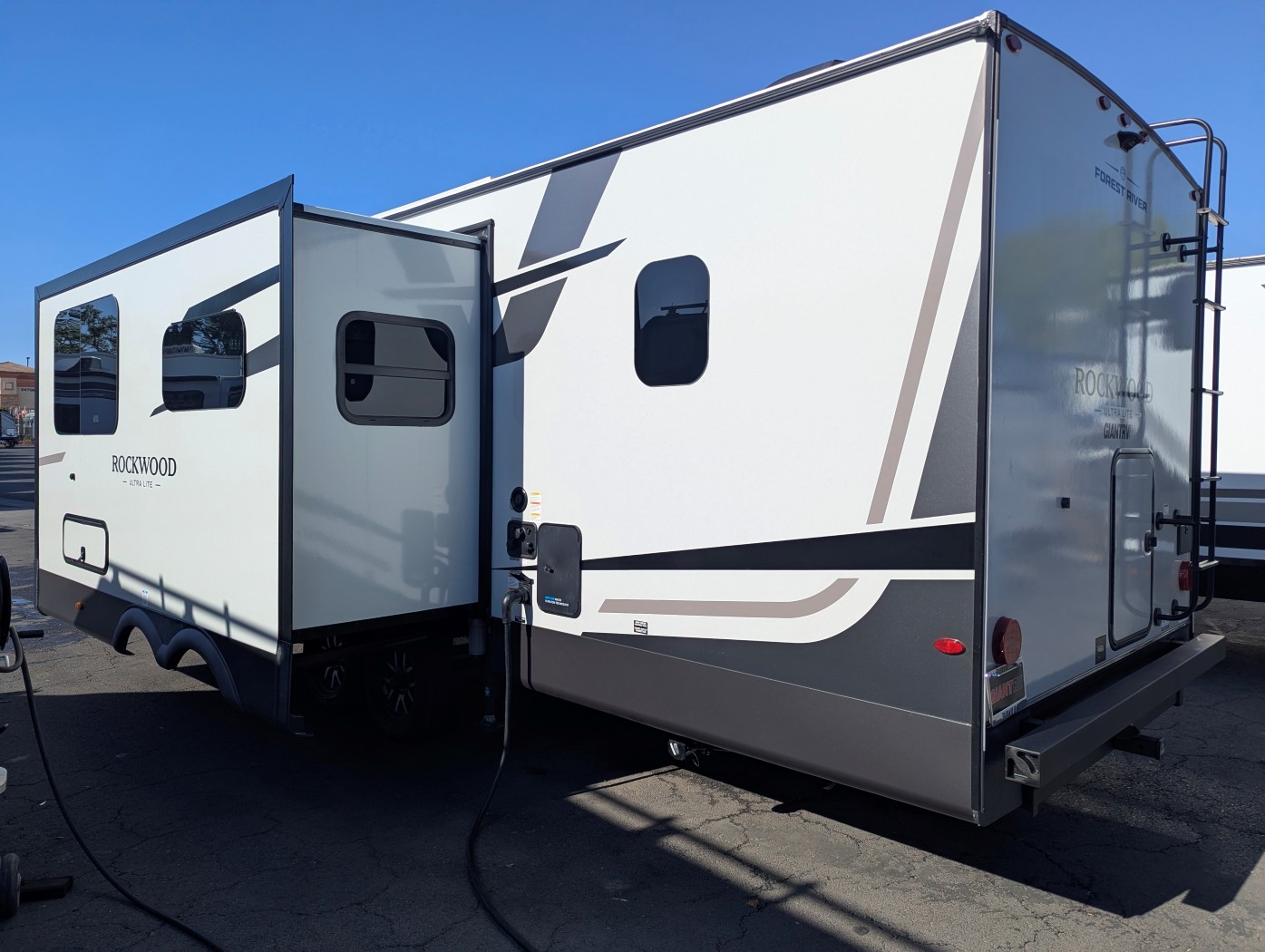 2027 Forest River Rockwood Ultra Lite 2706BH - Image 6