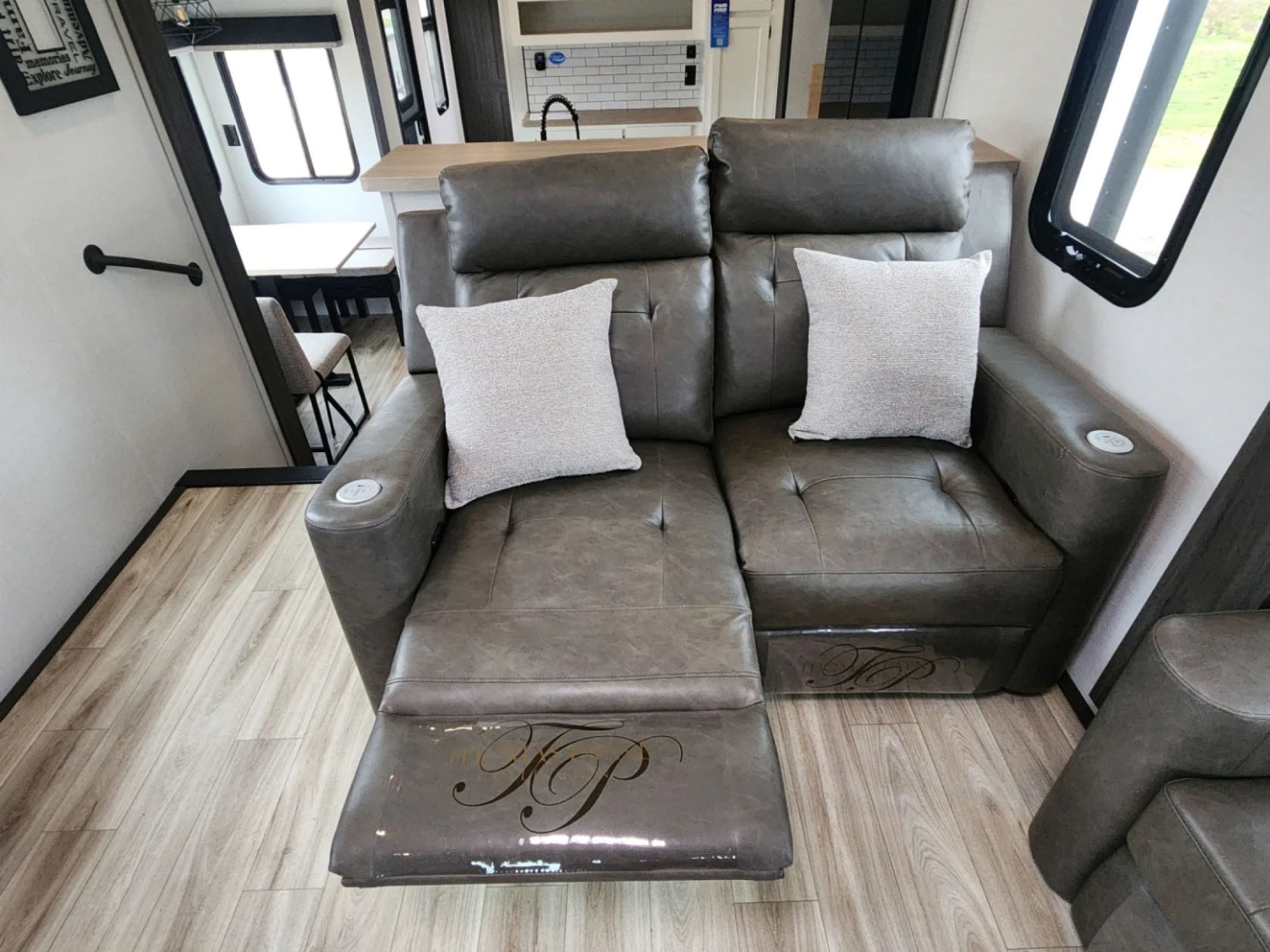 2026 VENTURE RV SPORTTREK 365VFL - Image 17