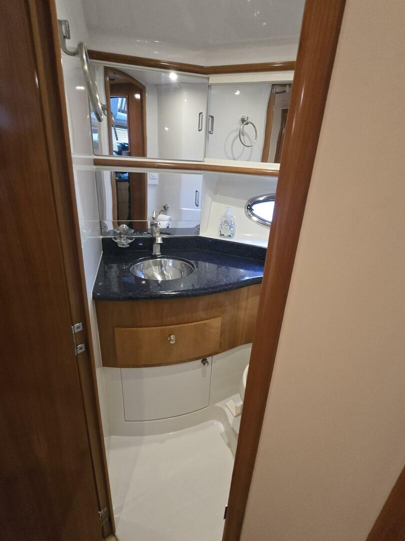 2002 Carver 444 Cockpit Motor Yacht - Image 55