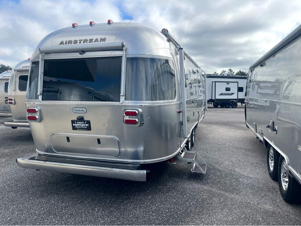 2026 AIRSTREAM GLOBETROTTER 27FBT - Image 4