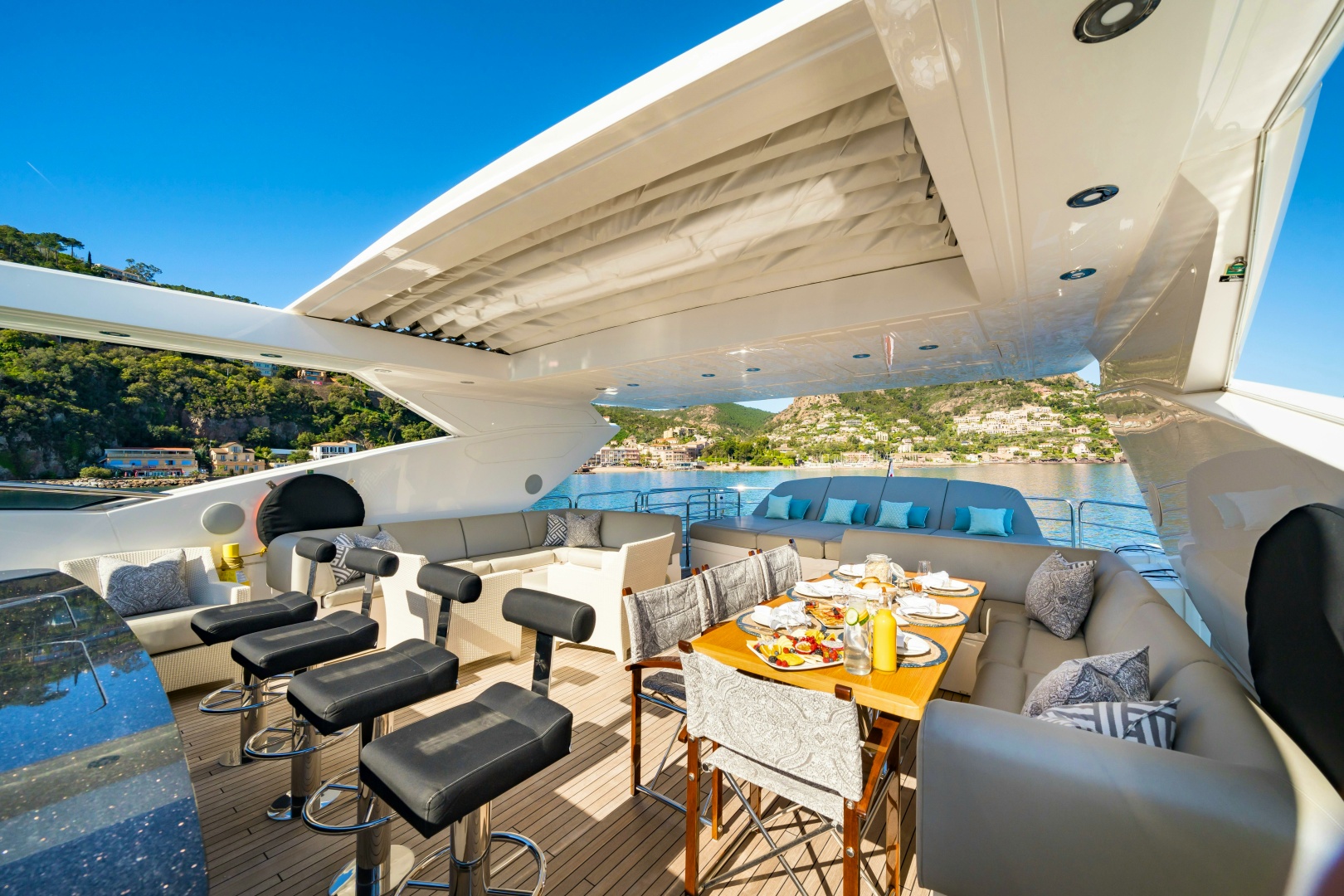 2014 Sunseeker Sunseeker 115 Sport Yacht - Image 9