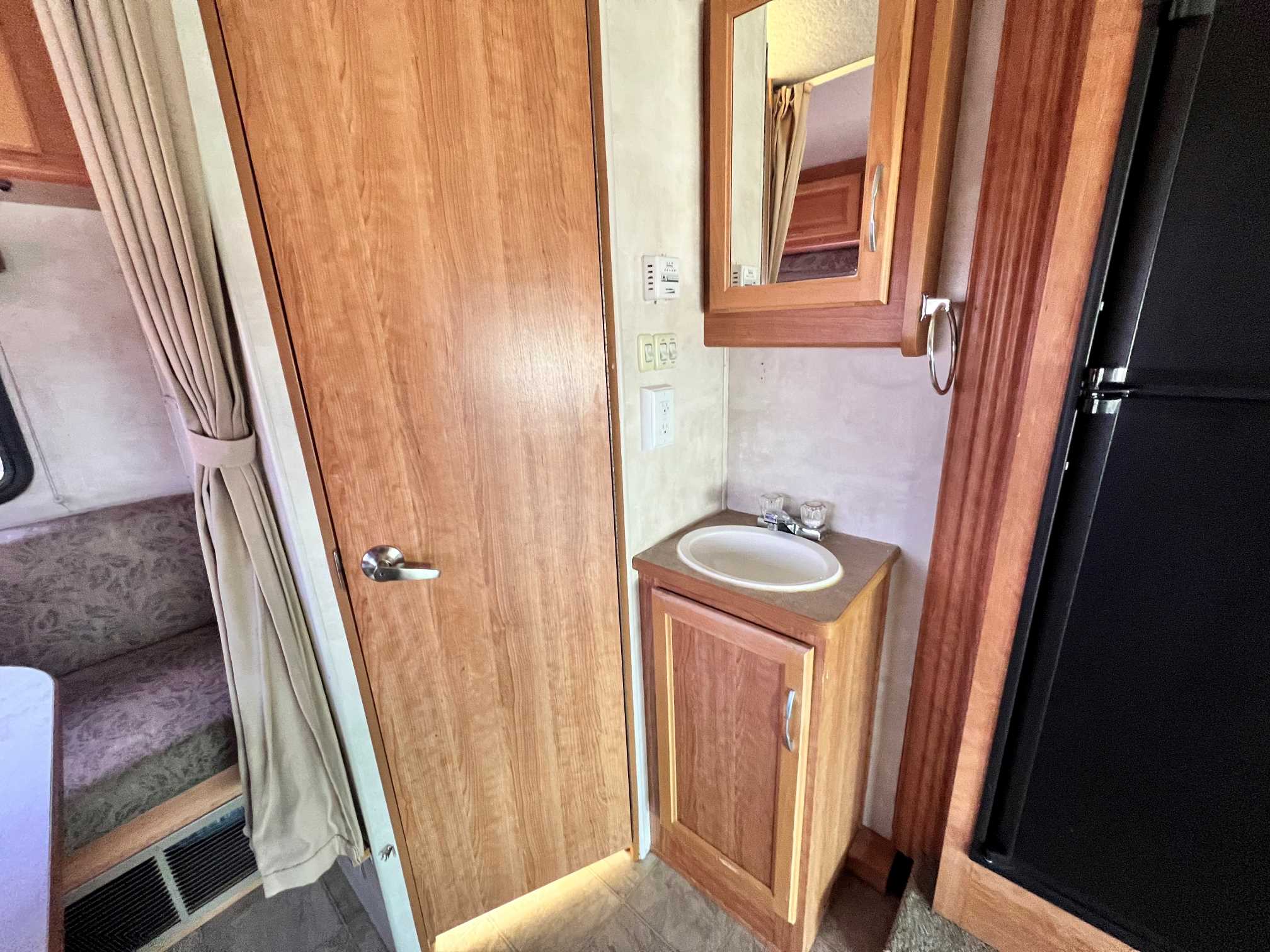 2010 Fleetwood Quest 24SL - Image 20