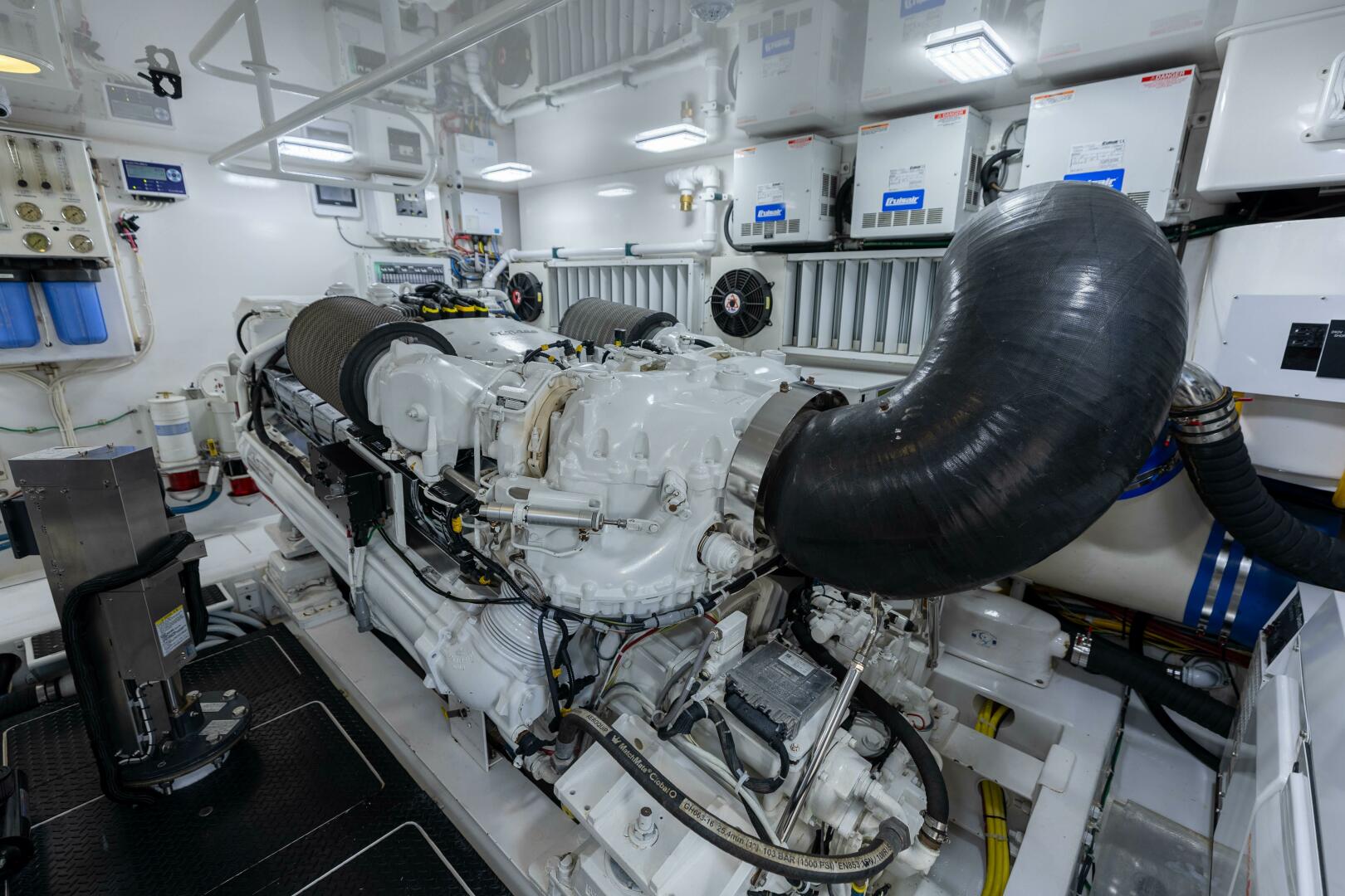 2013 Viking 76 Convertible - Image 84