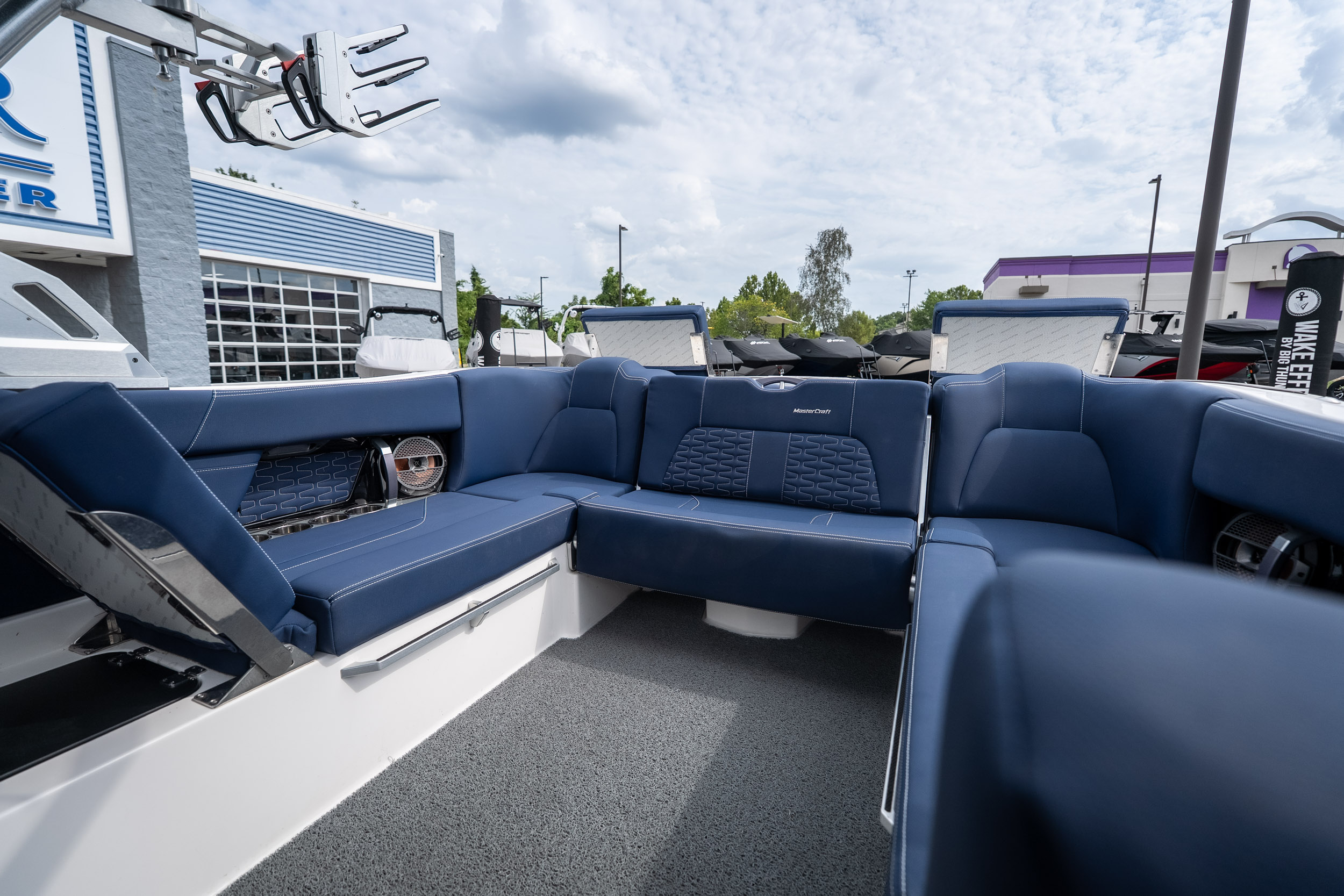2021 MasterCraft X24 - Image 32