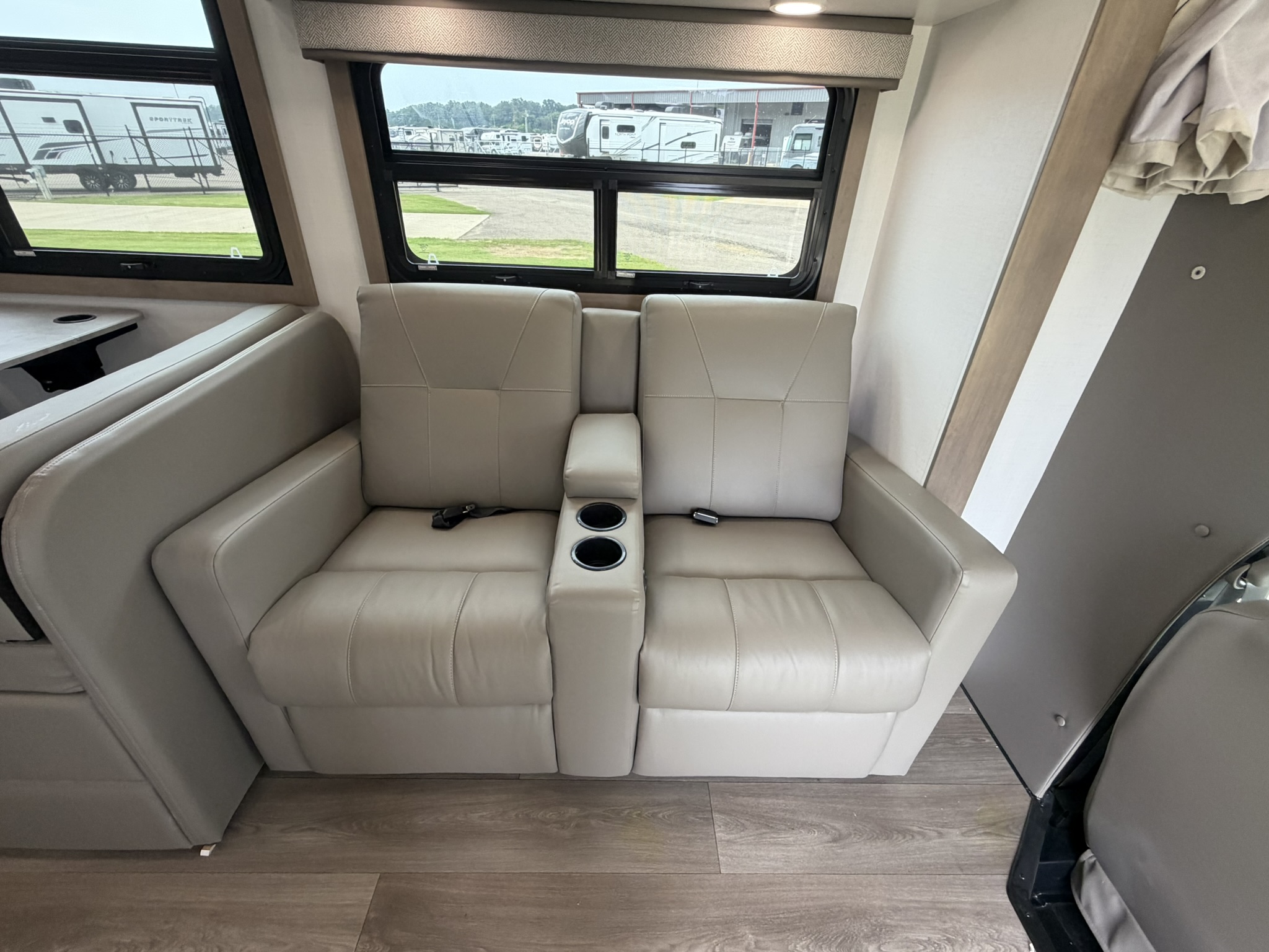 2027 JAYCO GREYHAWK 29MV - Image 25