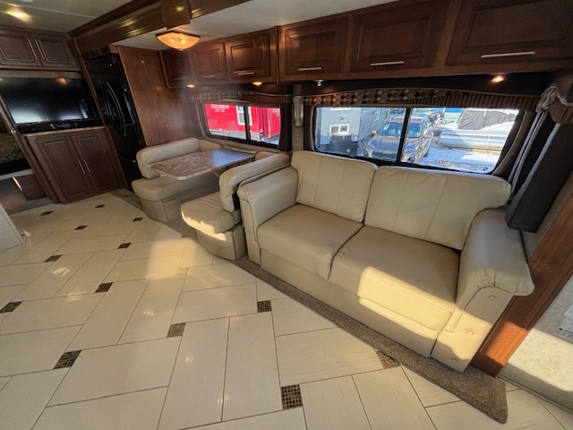 2014 Coachmen Cross Country 404RB - Image 16