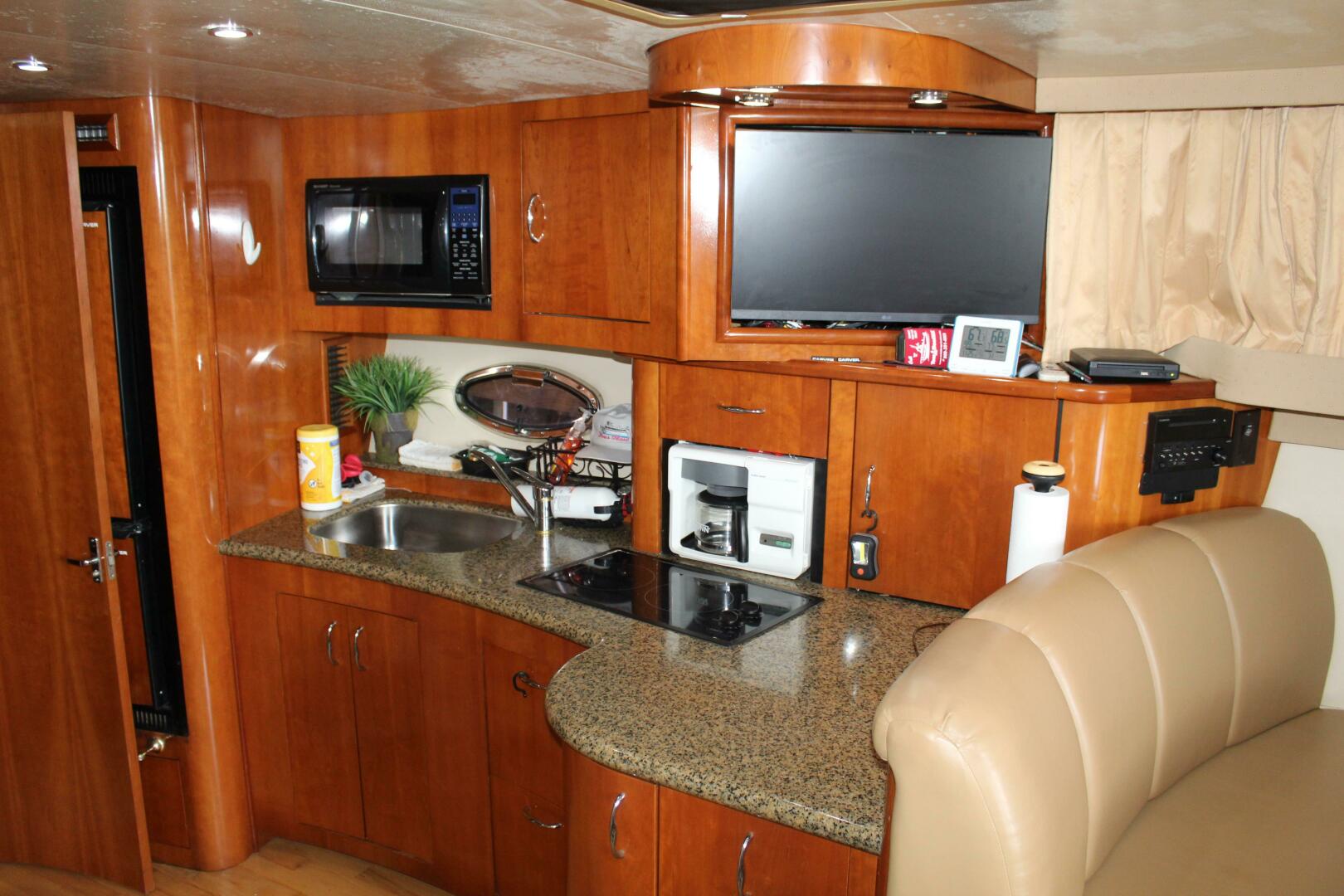 2004 Carver 360 Mariner - Image 9