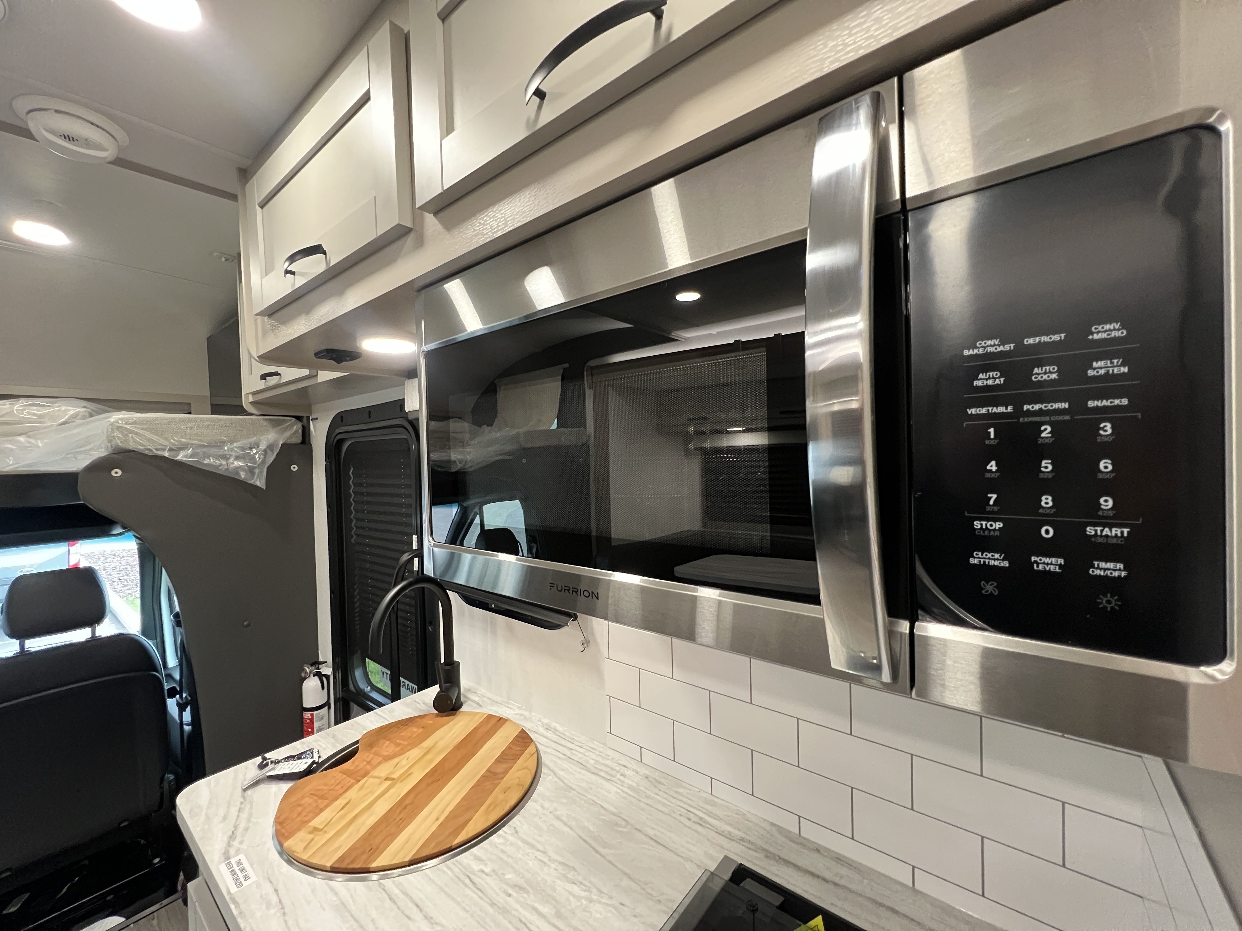 2027 Jayco Melbourne 24L - Image 28
