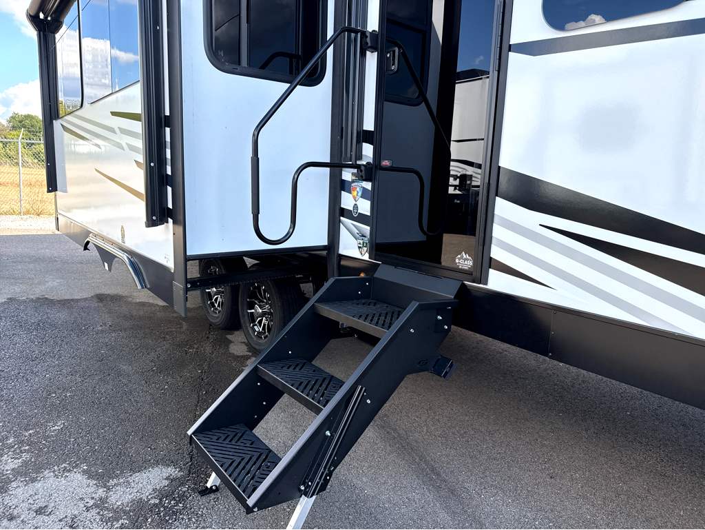 2027 VENTURE RV SPORTTREK 343VIB - Image 23