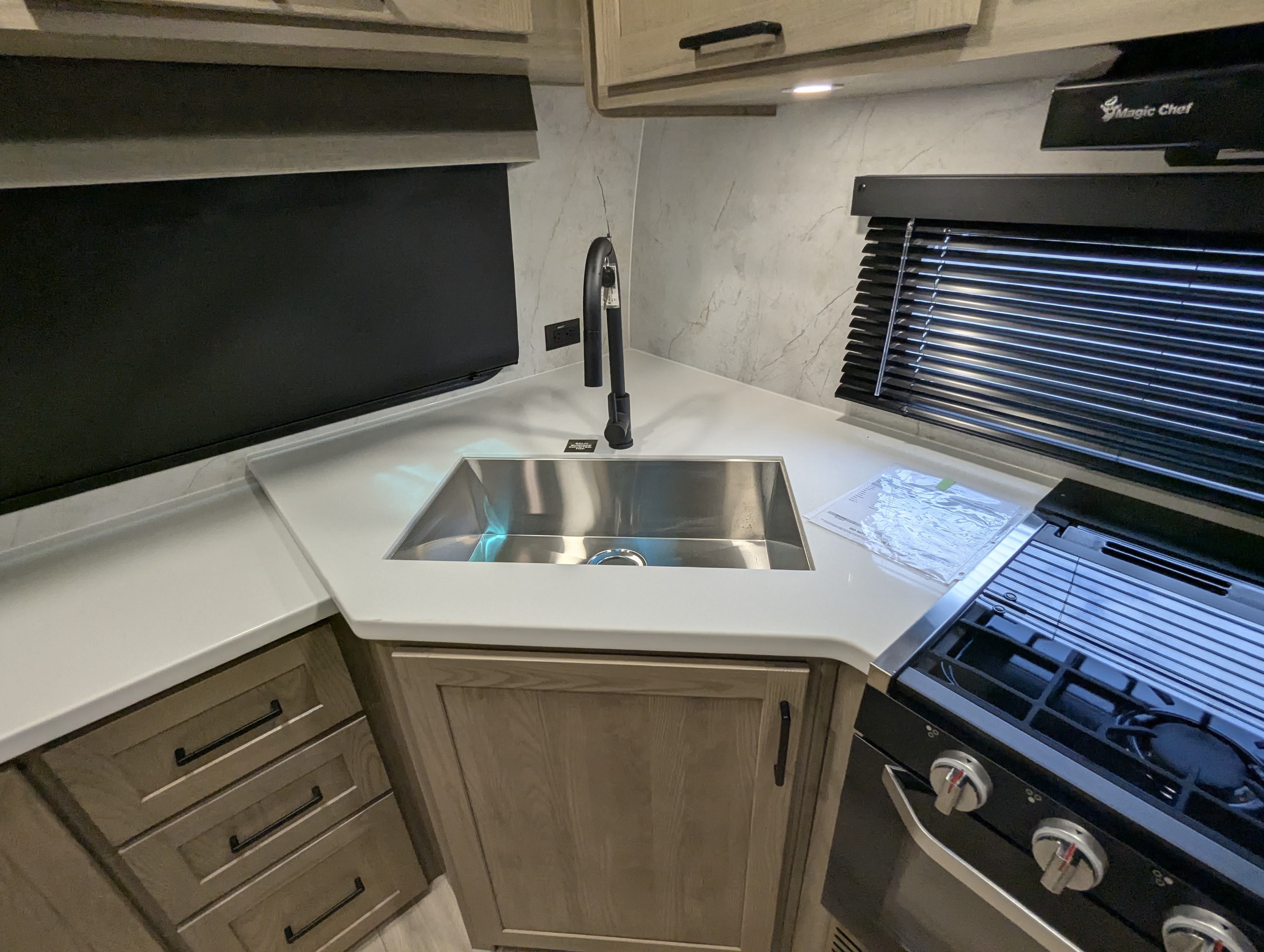 2027 Forest River Rockwood Ultra Lite 2608BS - Image 23