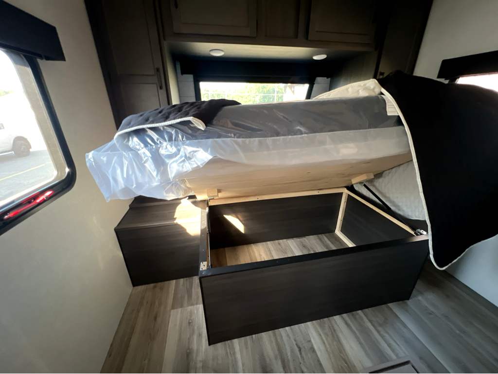 2026 VENTURE RV SPORTTREK 261VBH - Image 22