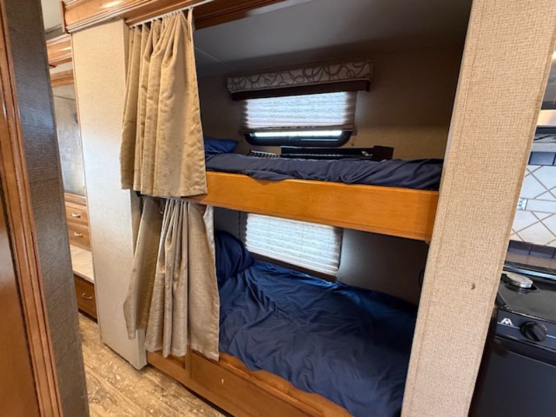 2017 Thor Motor Coach Four Winds Super C 35SB - Image 18