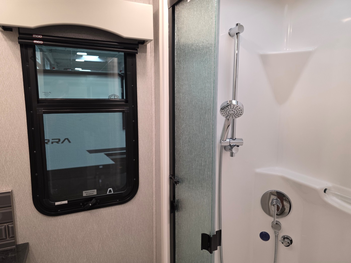 2026 Fleetwood Discovery 38N - Image 30
