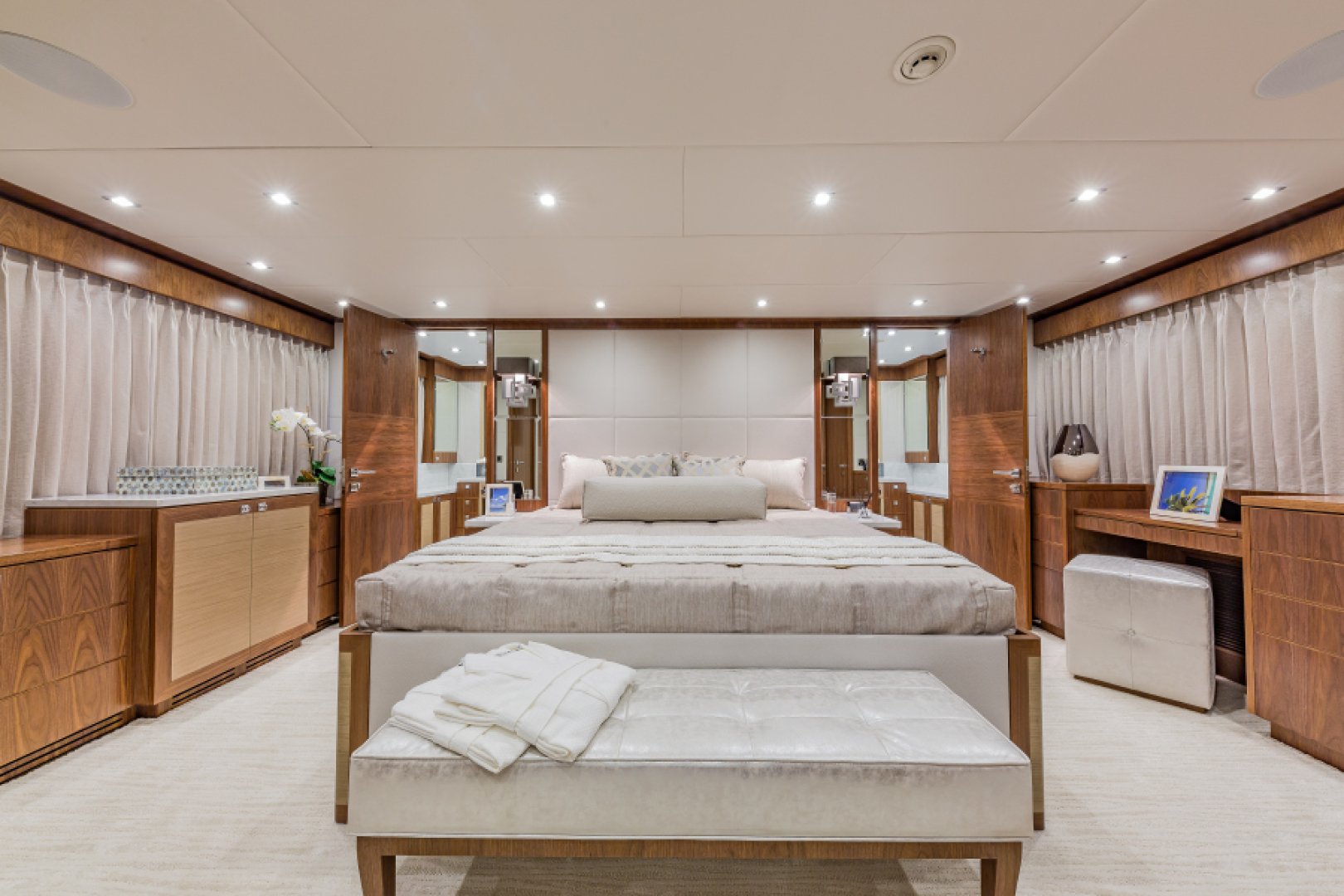 2018 Hargrave Raised Pilothouse - Image 25