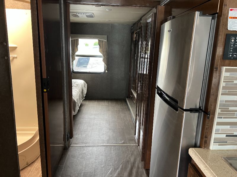 2020 Thor Motor Coach Miramar 32.2 - Image 10