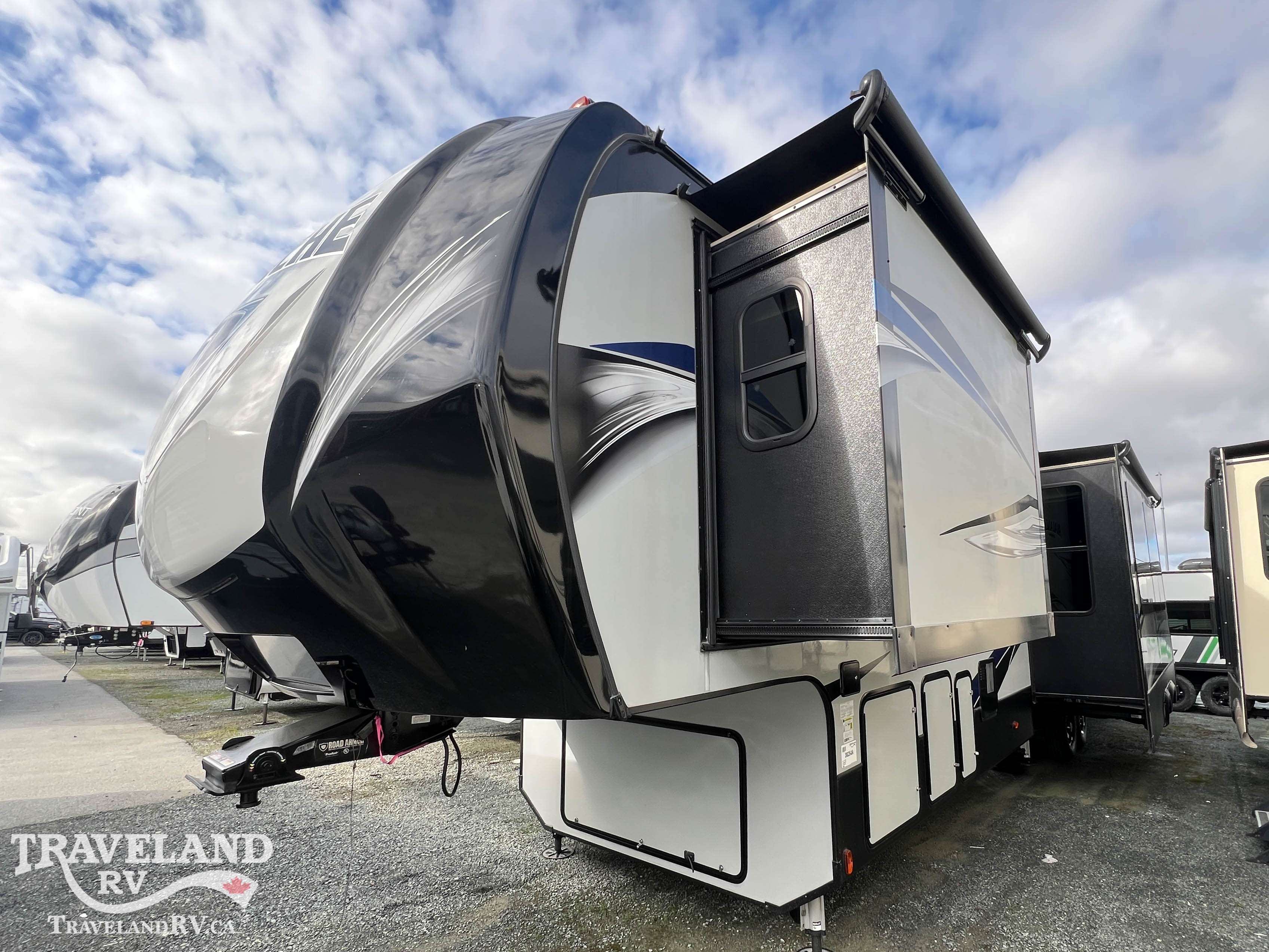 2019 Keystone Avalanche 385BG - Image 3