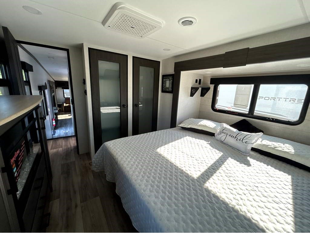 2026 VENTURE RV SPORTTREK 363VFR - Image 30
