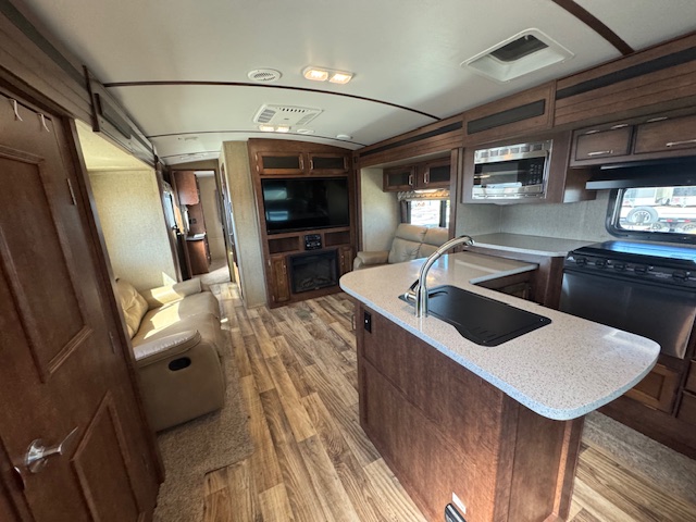 2017 Keystone Outback Diamond Super-Lite 332FK - Image 9