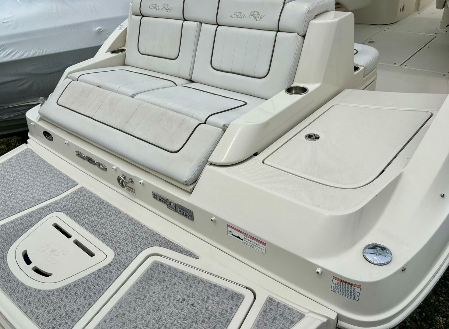 2010 Sea Ray 260 Sundeck - Image 6