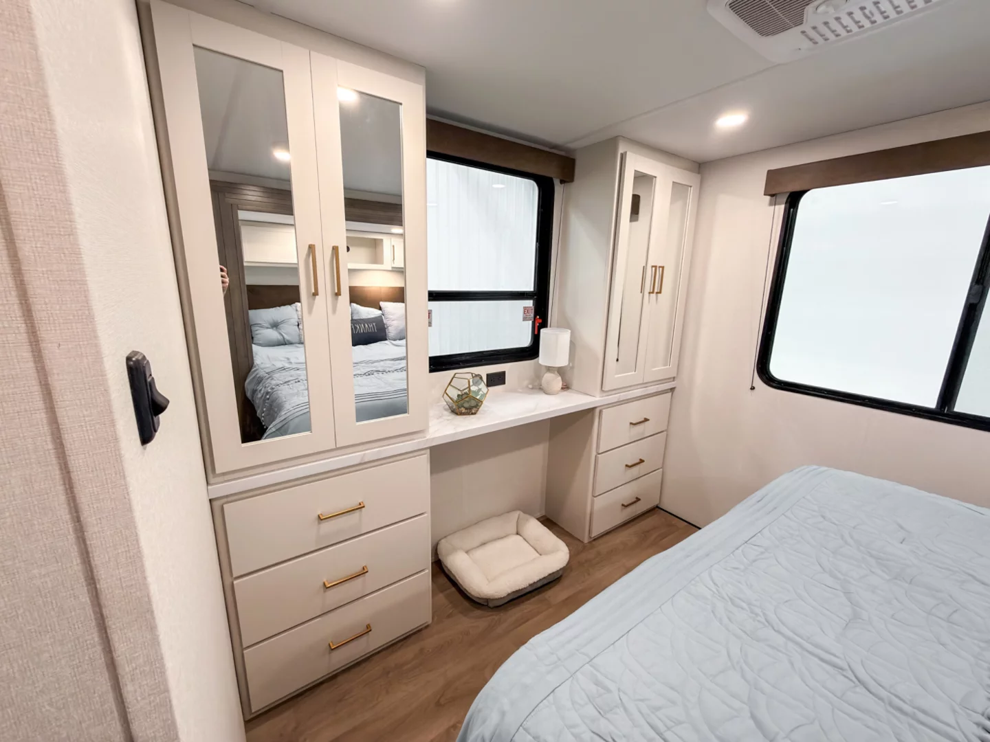 2027 Grand Design TRANSCEND 345DQT - Image 16