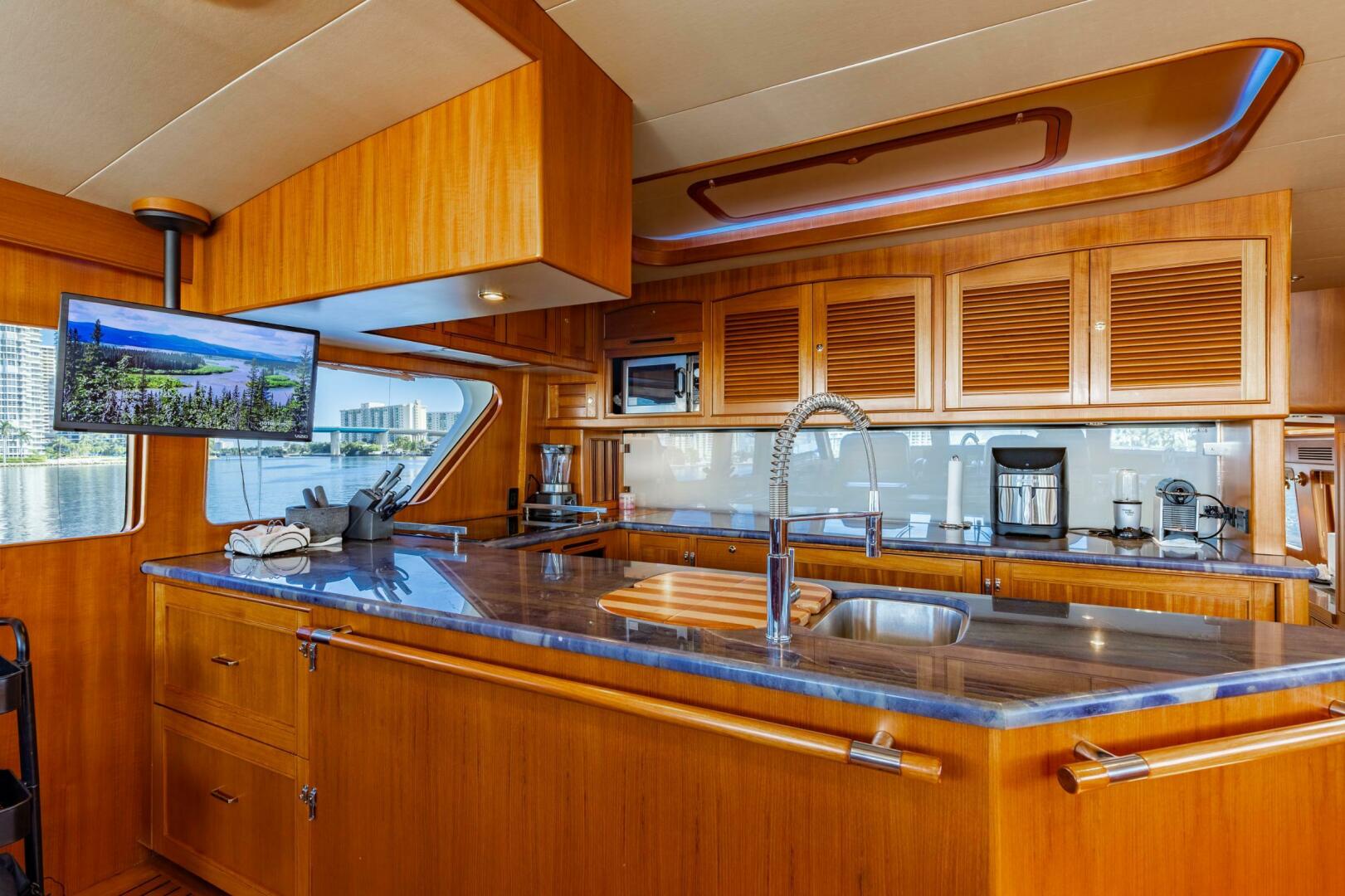 2016 Marlow EXPLORER 88E - Image 10