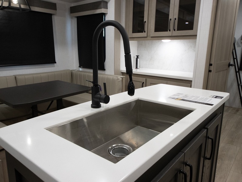 2025 Forest River Rockwood Signature Ultra Lite 8336BH - Image 10