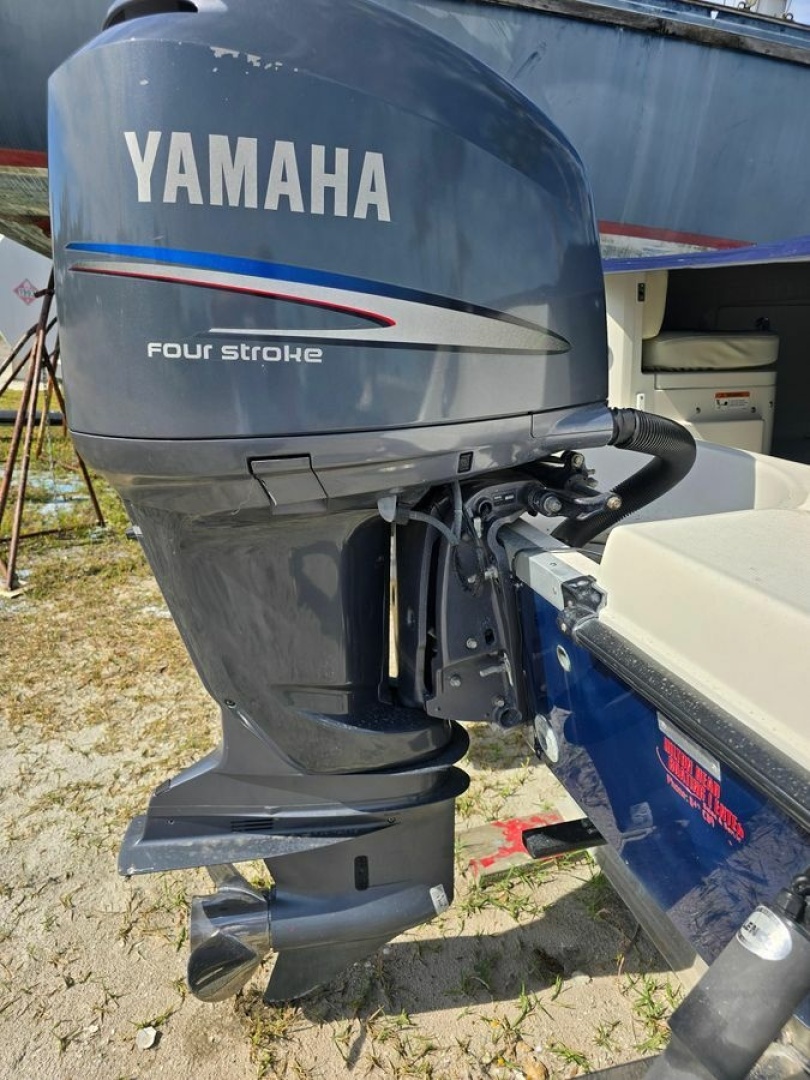 2008 Hydra-Sports 2200 DC - Image 28