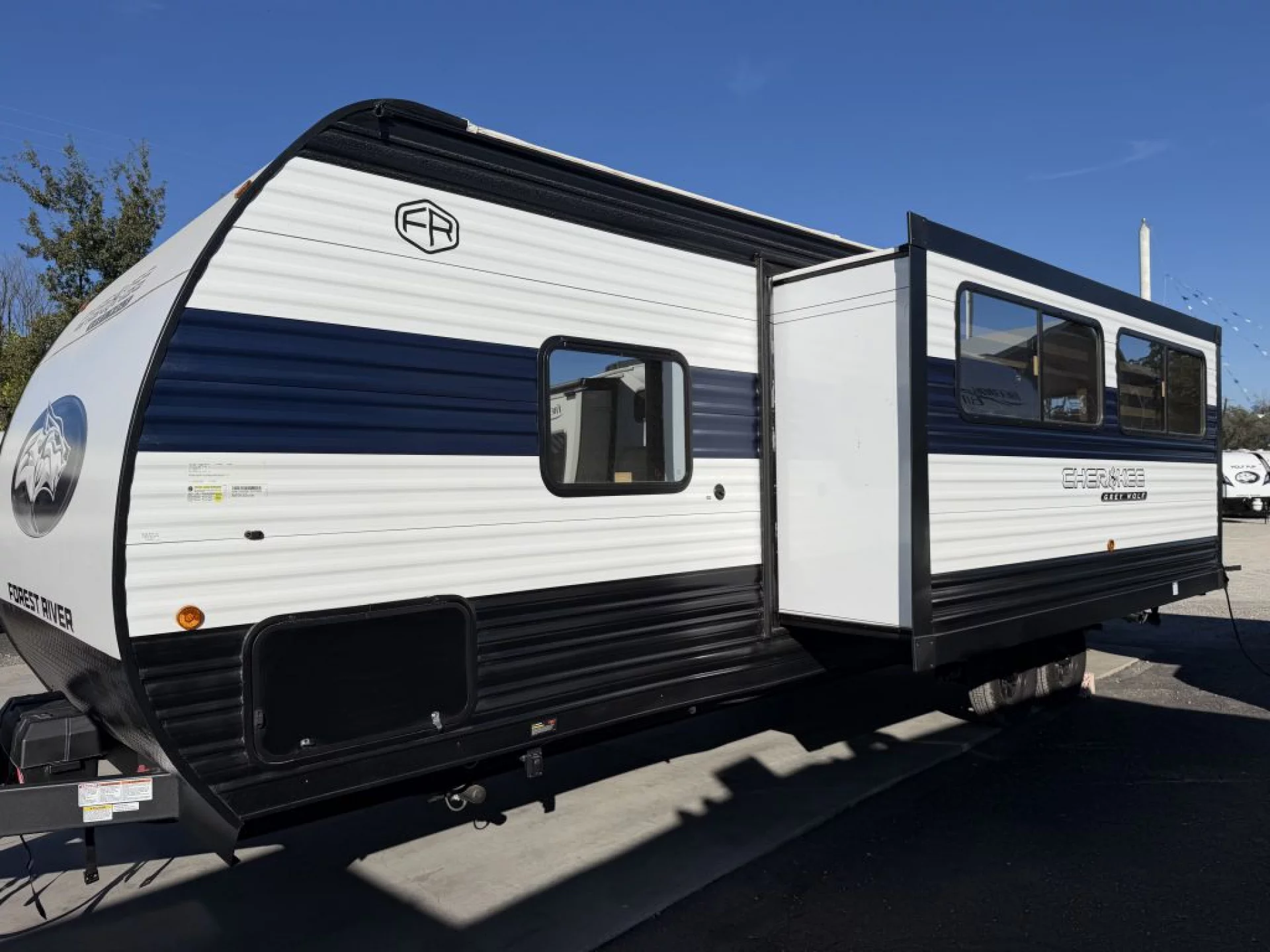 2026 FOREST RIVER CHEROKEE GREY WOLF 26KF - Image 9