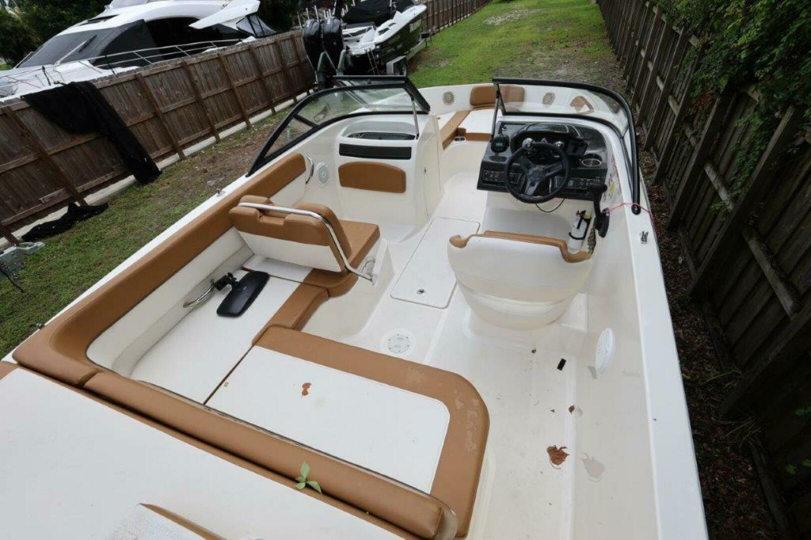 2019 Bayliner VR5 Bowrider OB - Image 17