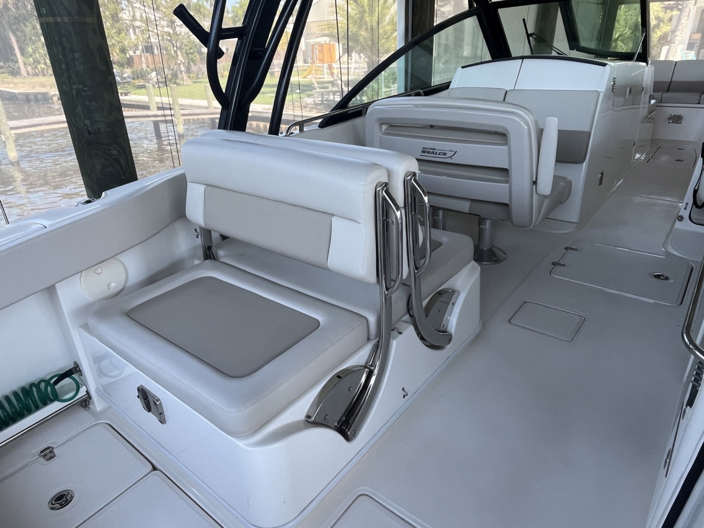 2022 Boston Whaler 320 Vantage - Image 20