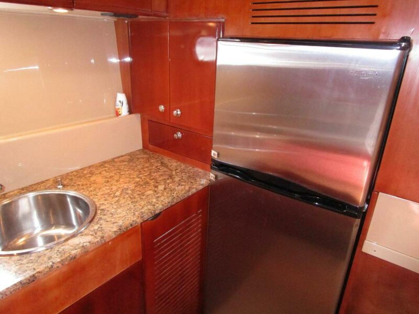 2003 Ferretti Yachts 590 Motor Yacht - Image 7