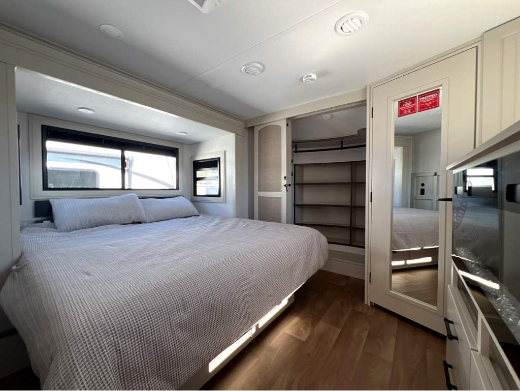 2026 GRAND DESIGN SOLITUDE 414LJMJ - Image 24
