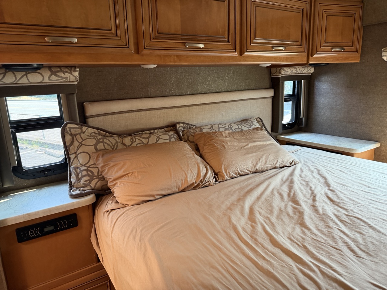 2017 Thor Motor Coach Four Winds Super C 35SB - Image 15
