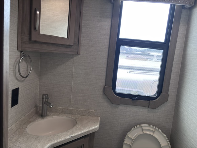 2018 Jayco Seneca 37FS - Image 15