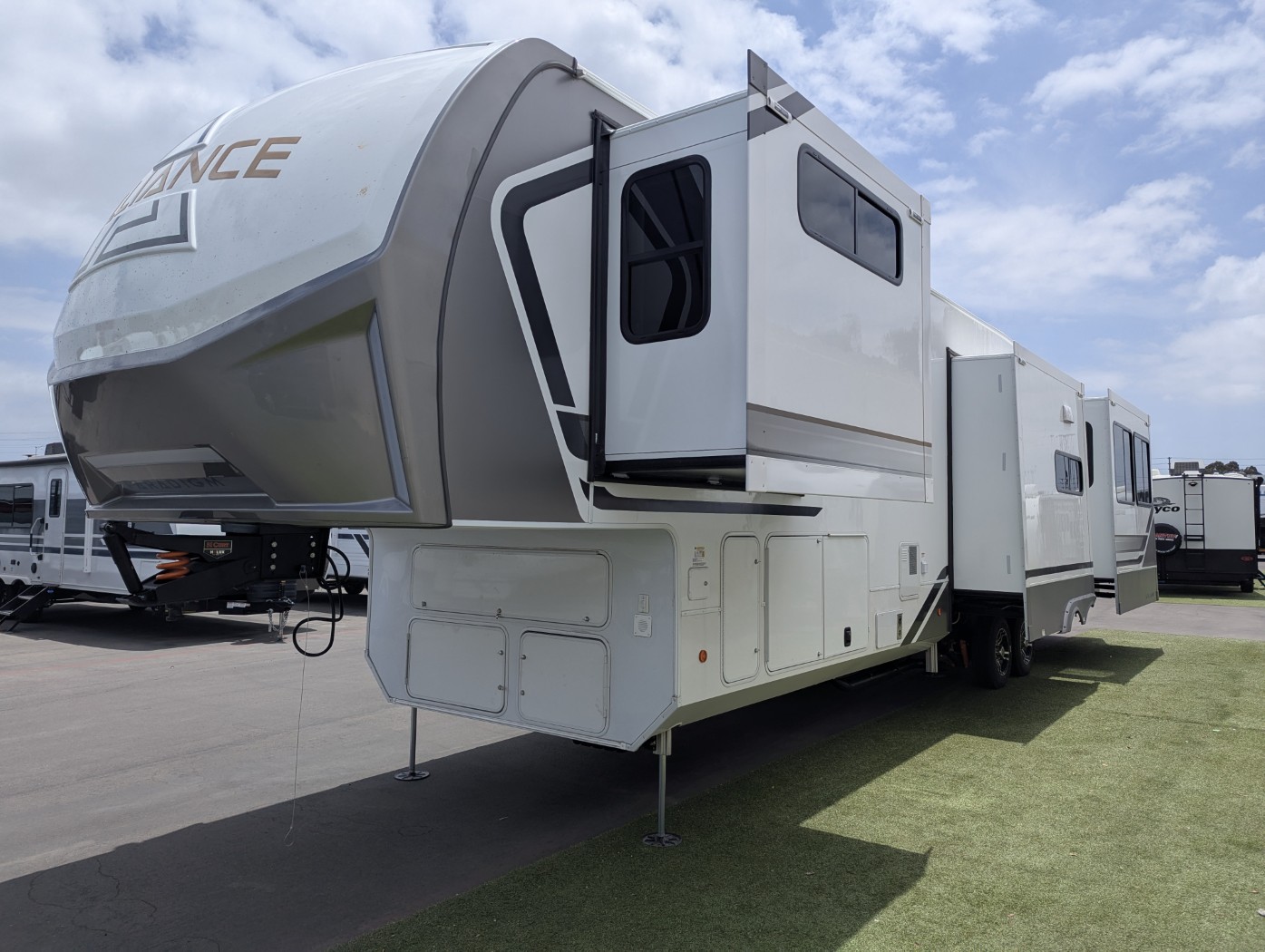 2025 Alliance RV Paradigm 375RD - Image 3