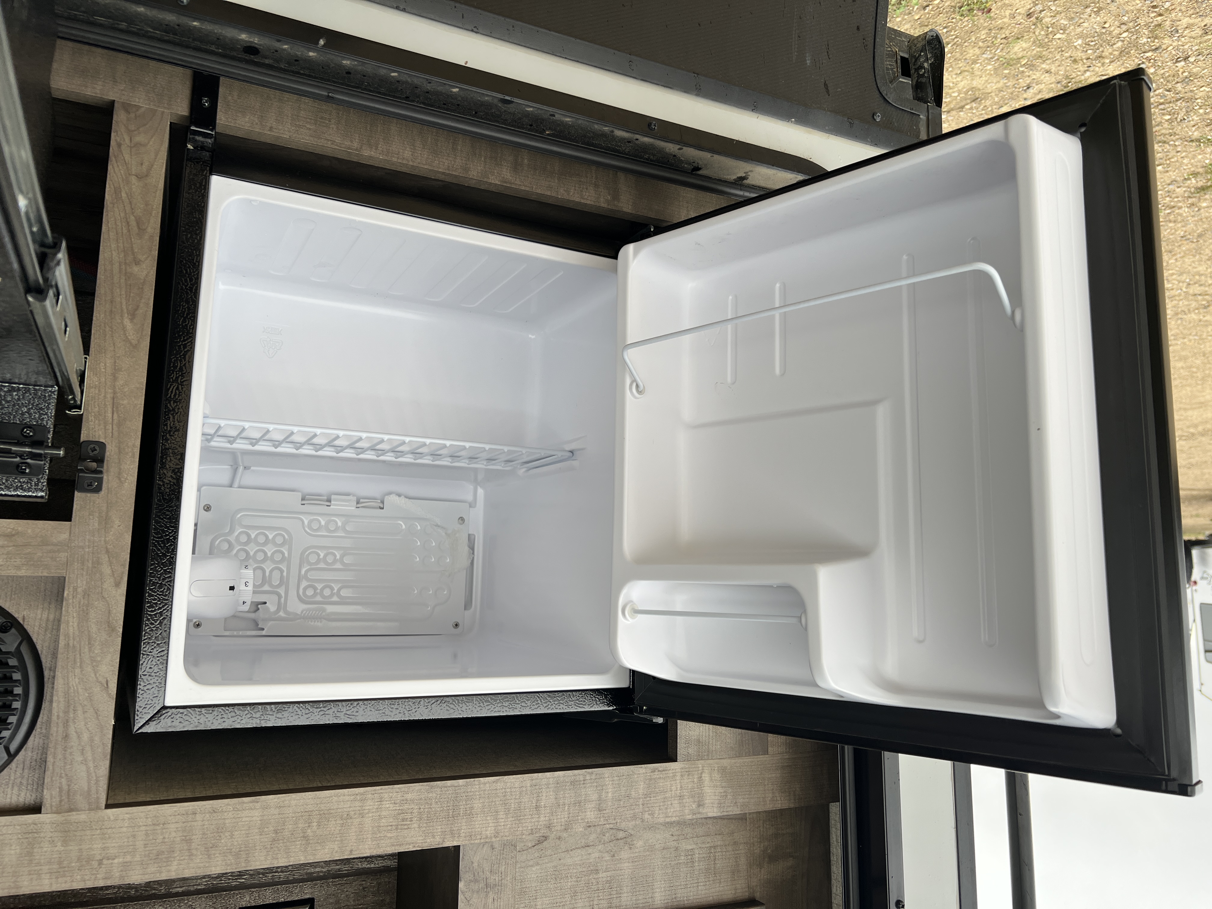 2022 VENTURE RV SPORTREK 327VIK - Image 11