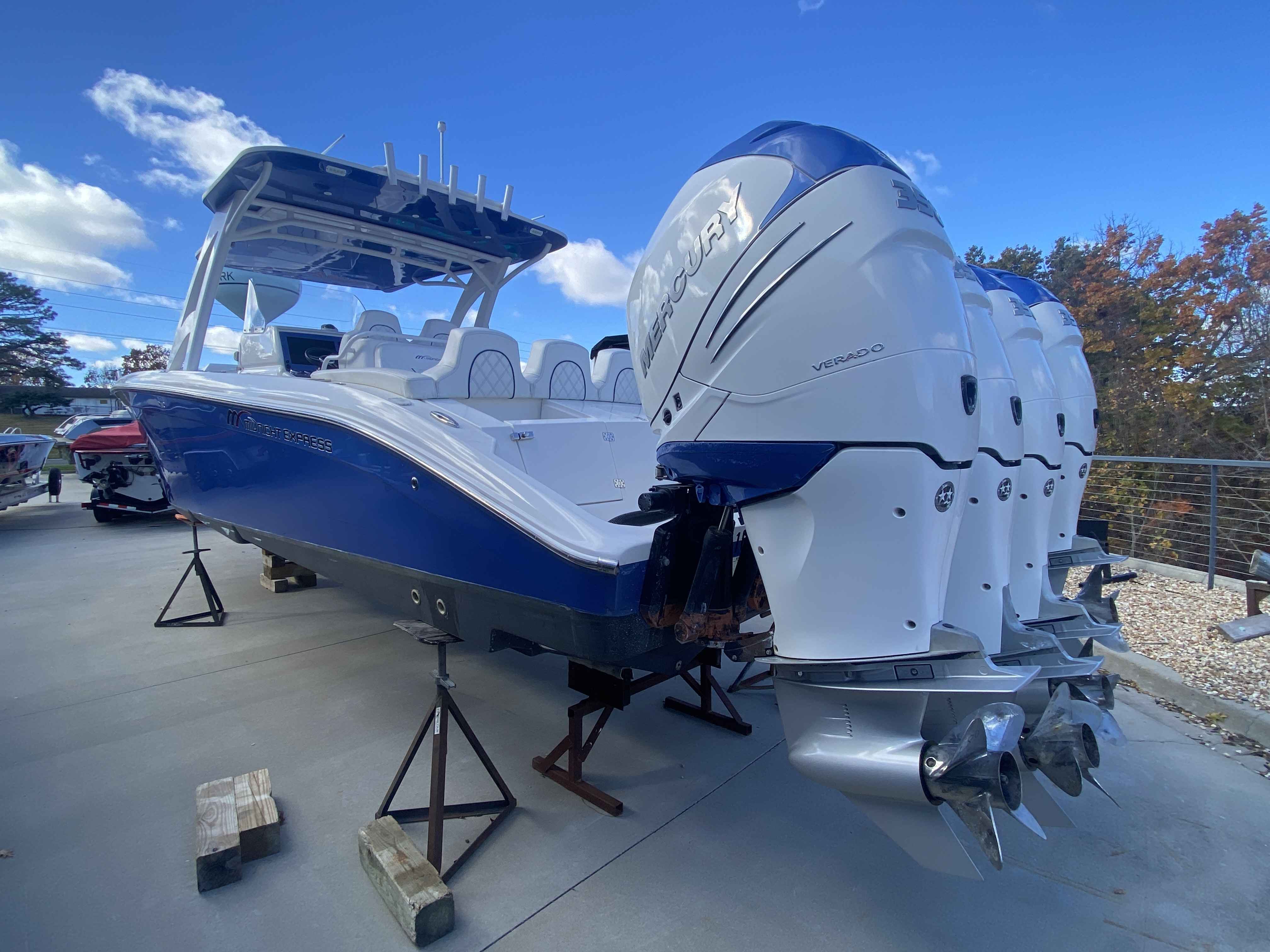 2017 Midnight Express 39 Cuddy  - Image 6