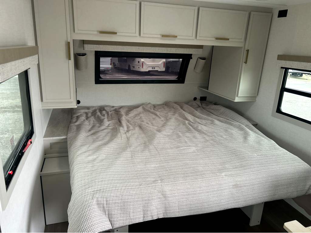 2027 VENTURE RV STRATUS 231VRK - Image 11