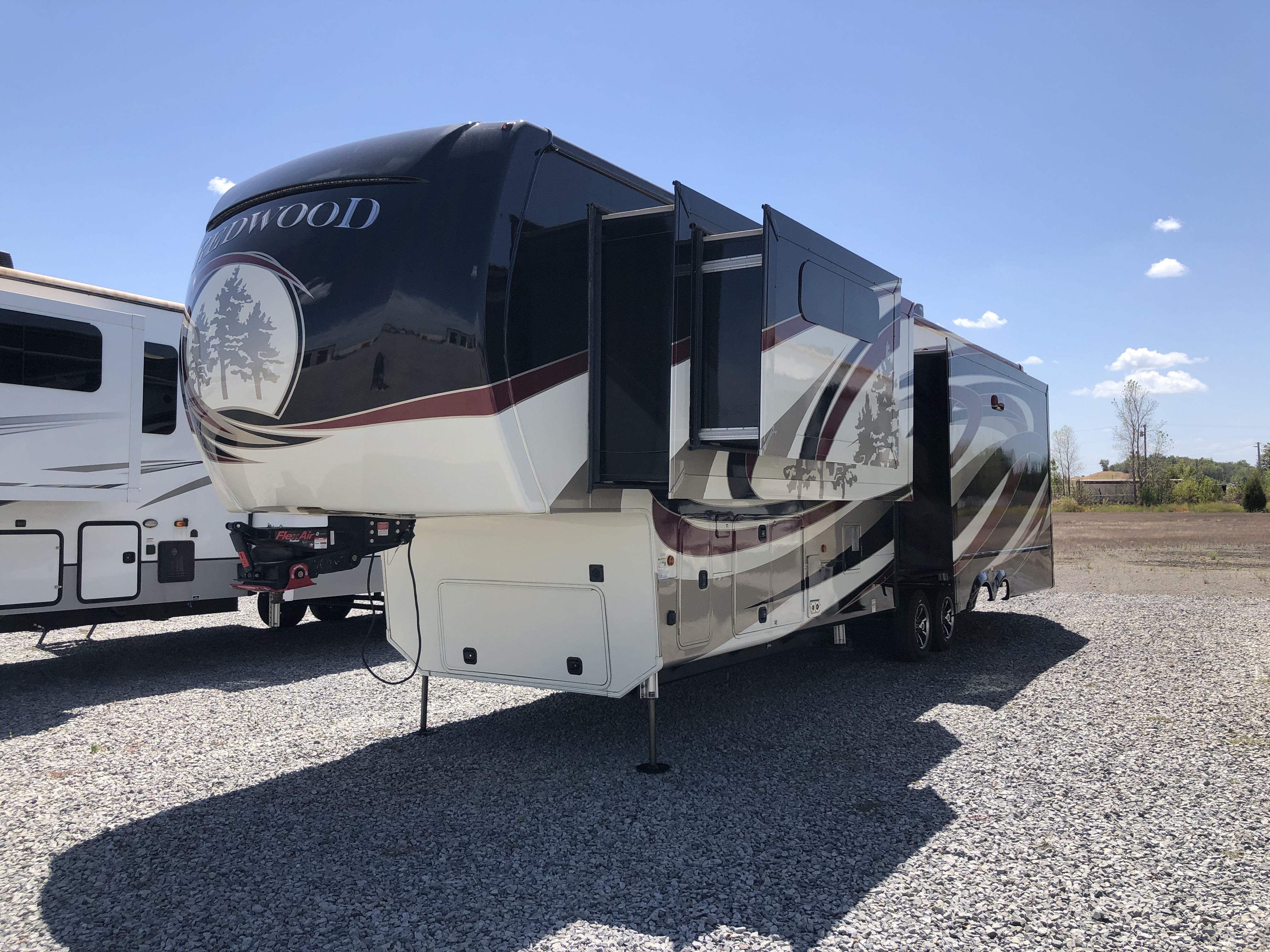 2017 REDWOOD RV 3821RL - Image 12
