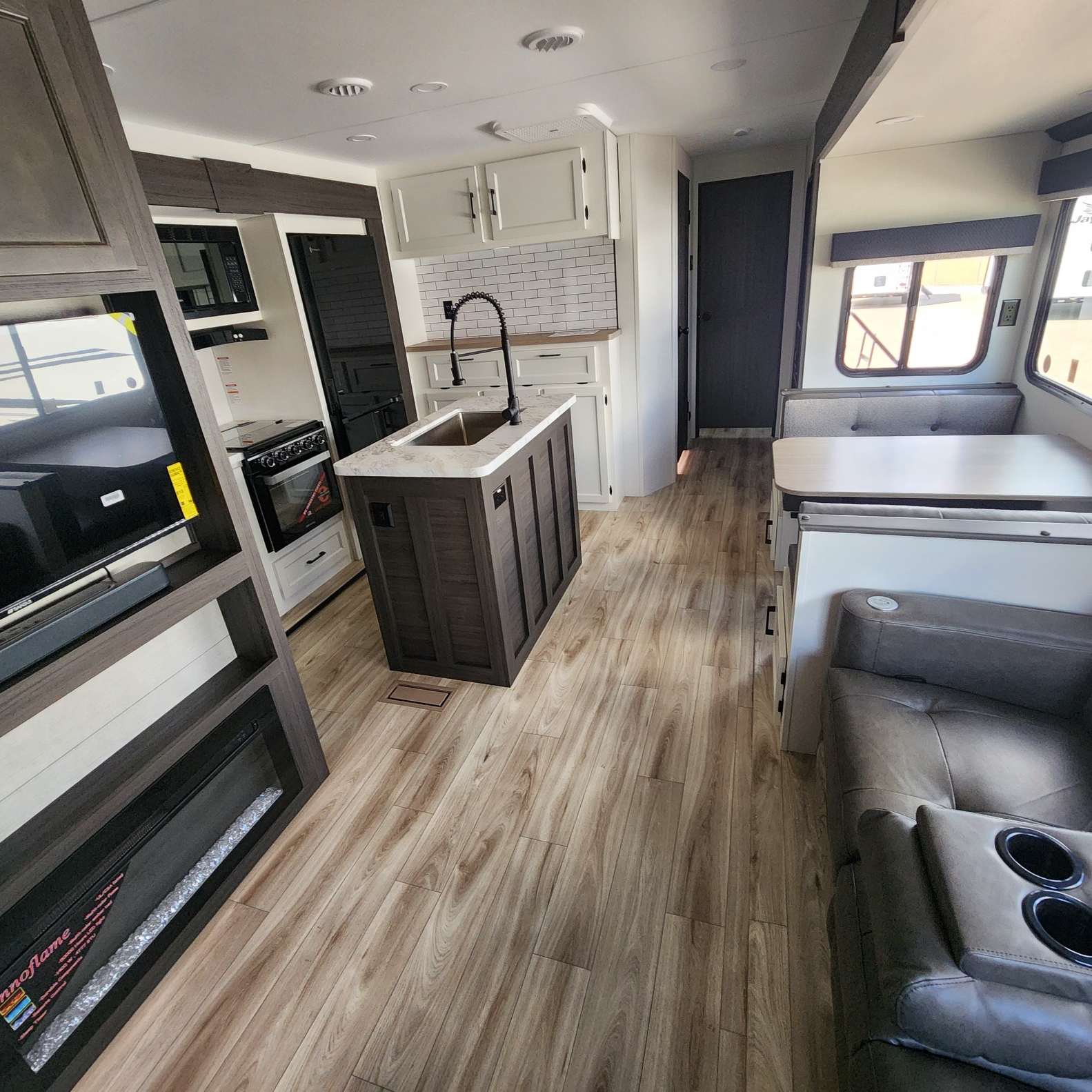 2026 VENTURE RV SPORTTREK 327VIK - Image 29